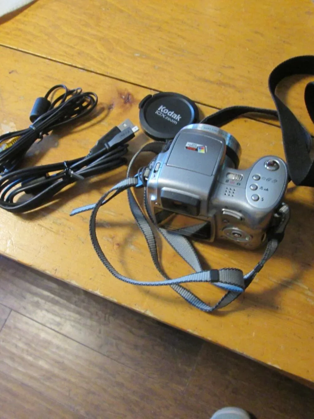 Kodak 10 X zoom easyshare Z740 5 MP case cables lense cover strap